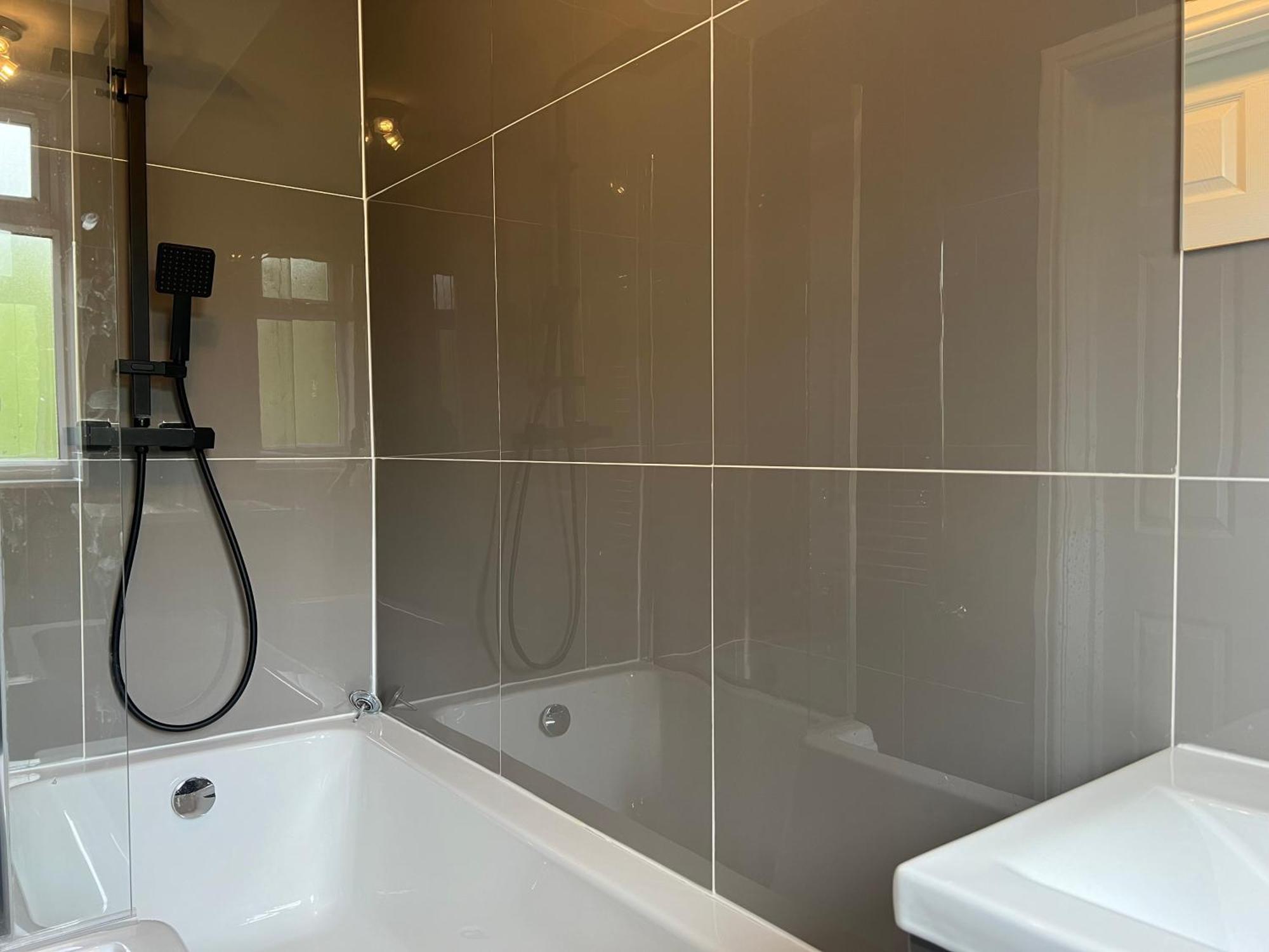 Luxe 5 Bed Bungalow In Snodland, Medway, Kent Экстерьер фото