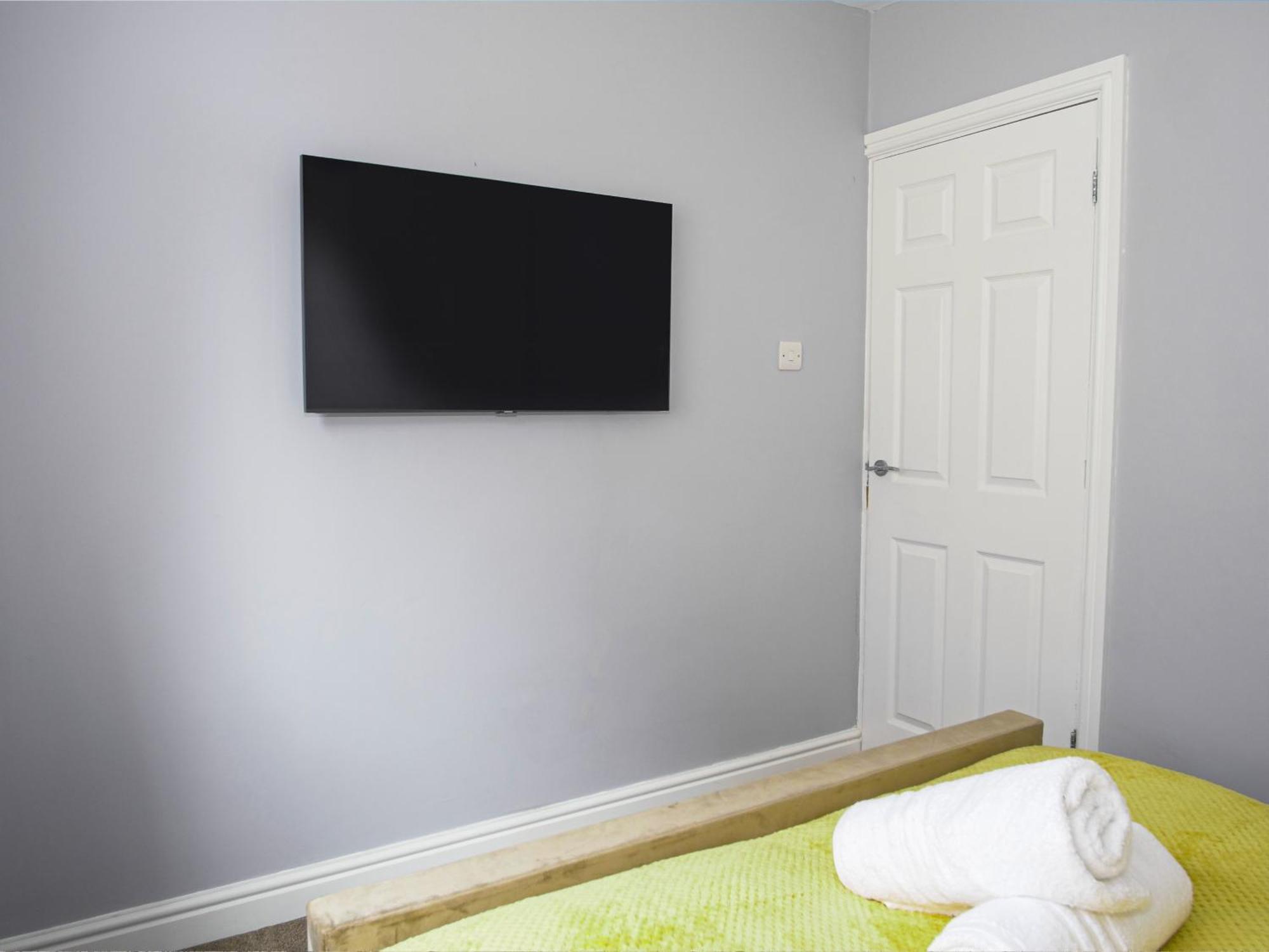Luxe 5 Bed Bungalow In Snodland, Medway, Kent Экстерьер фото