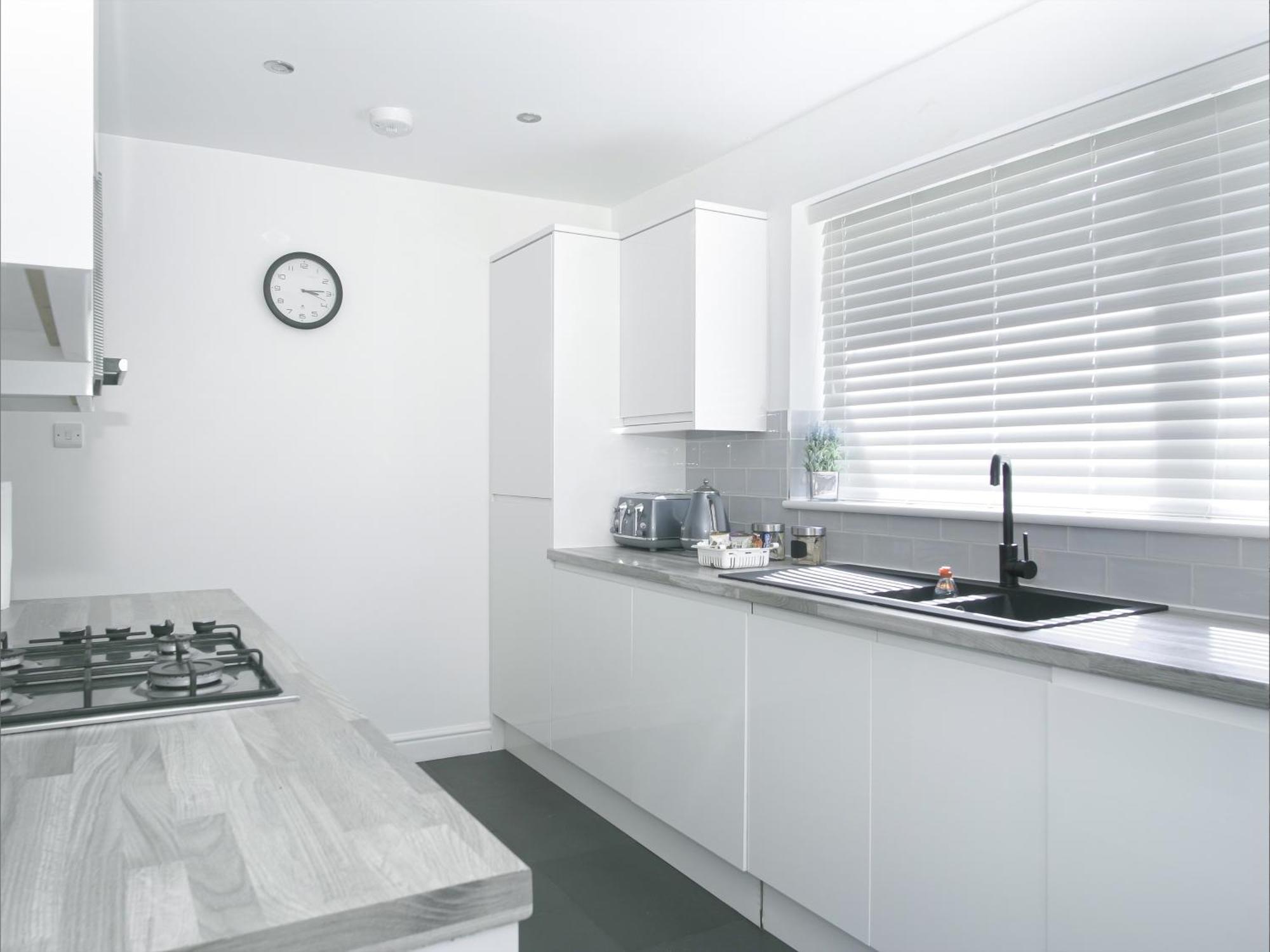 Luxe 5 Bed Bungalow In Snodland, Medway, Kent Экстерьер фото