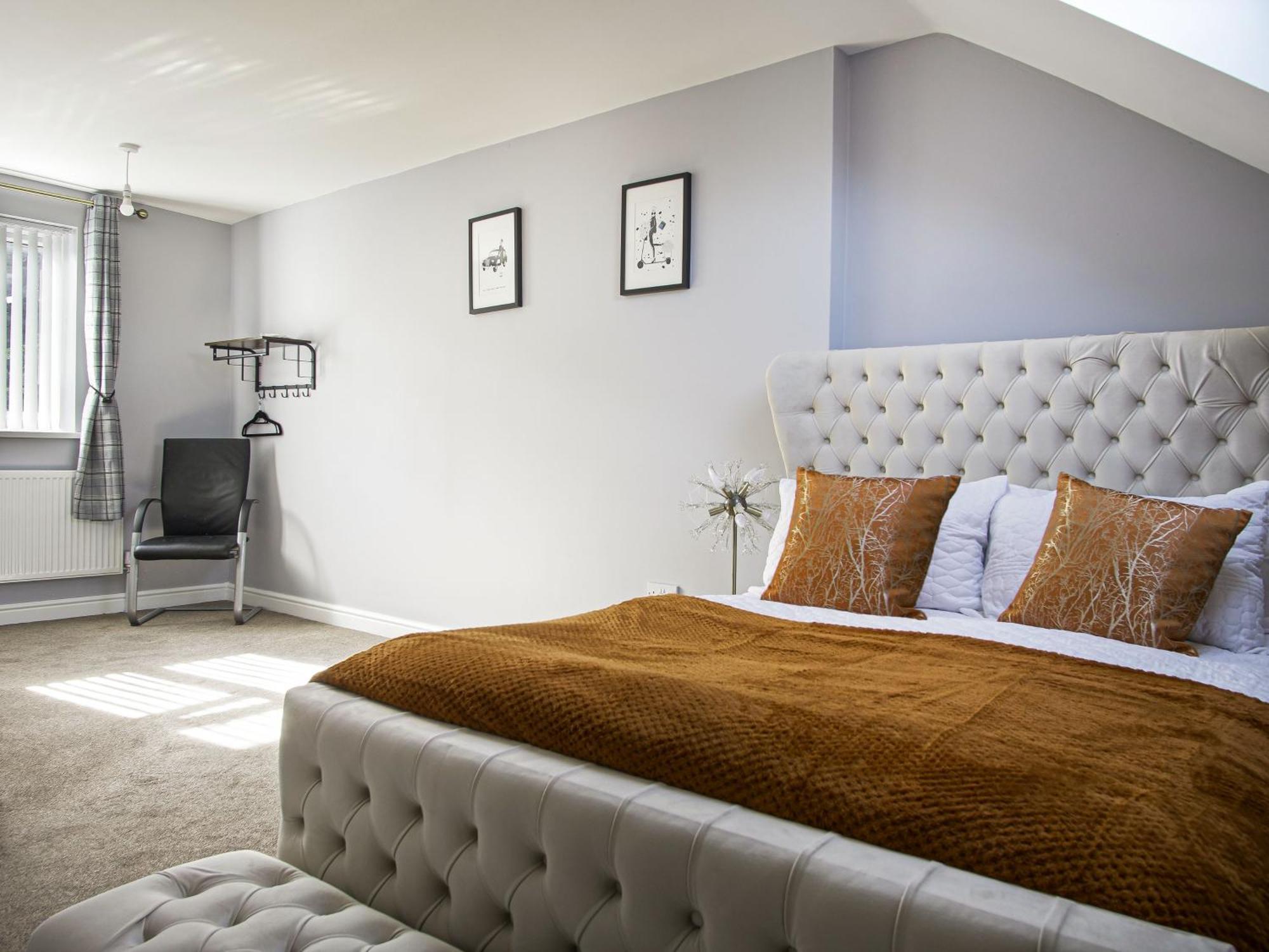 Luxe 5 Bed Bungalow In Snodland, Medway, Kent Экстерьер фото