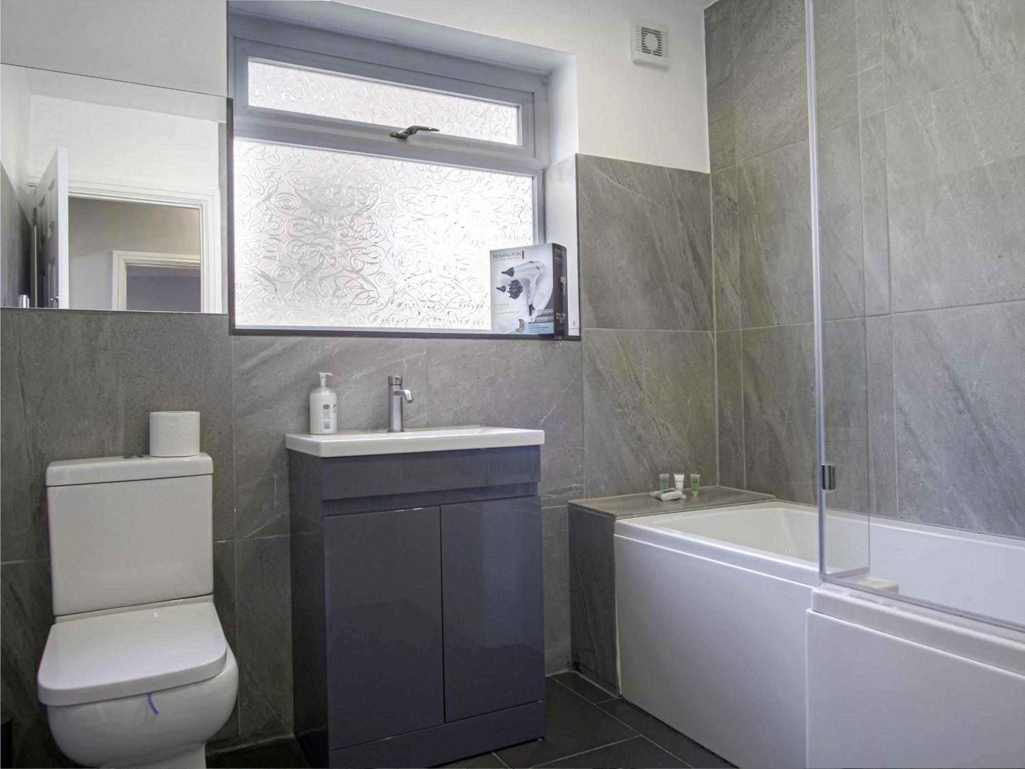Luxe 5 Bed Bungalow In Snodland, Medway, Kent Экстерьер фото
