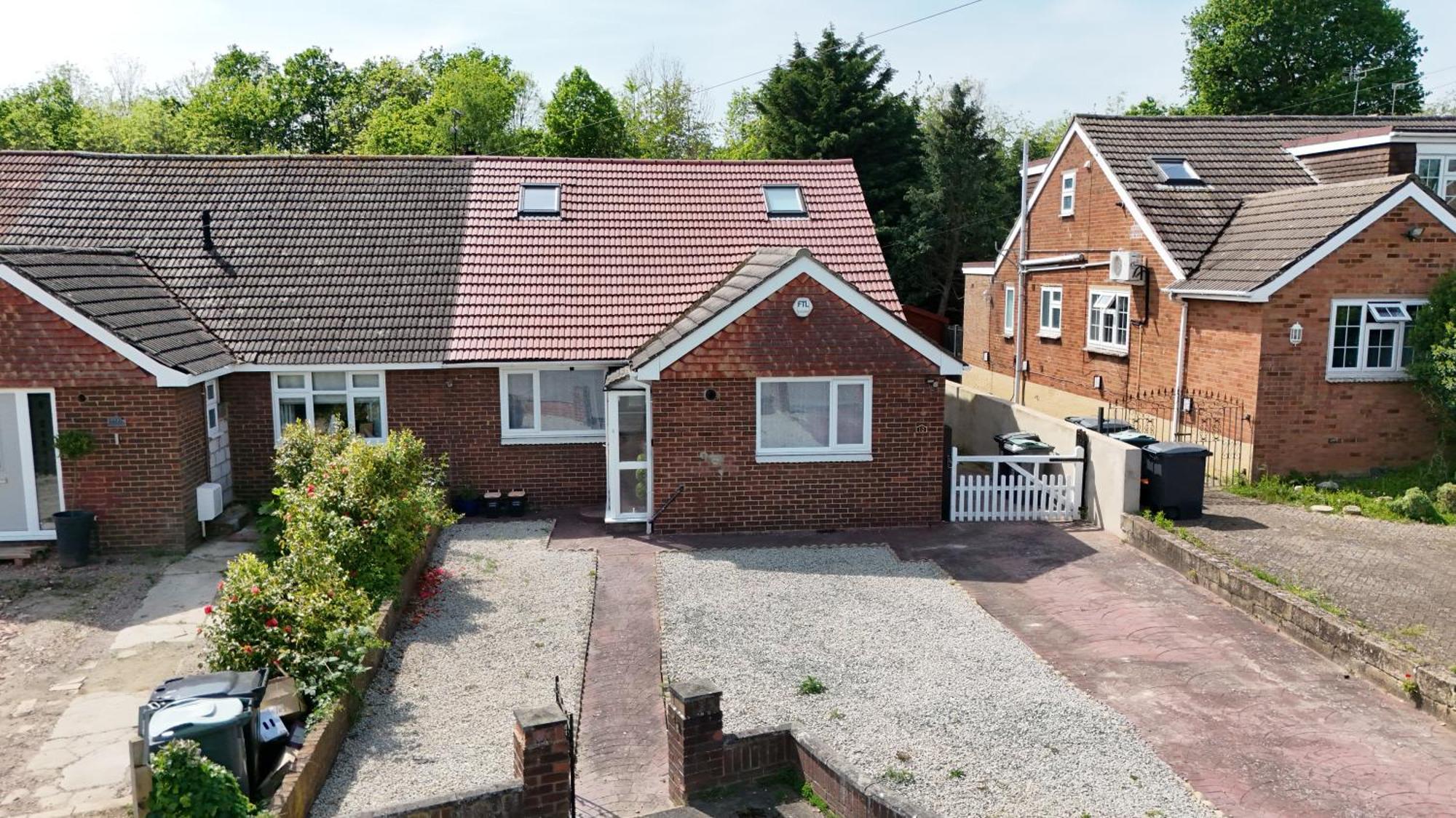 Luxe 5 Bed Bungalow In Snodland, Medway, Kent Экстерьер фото