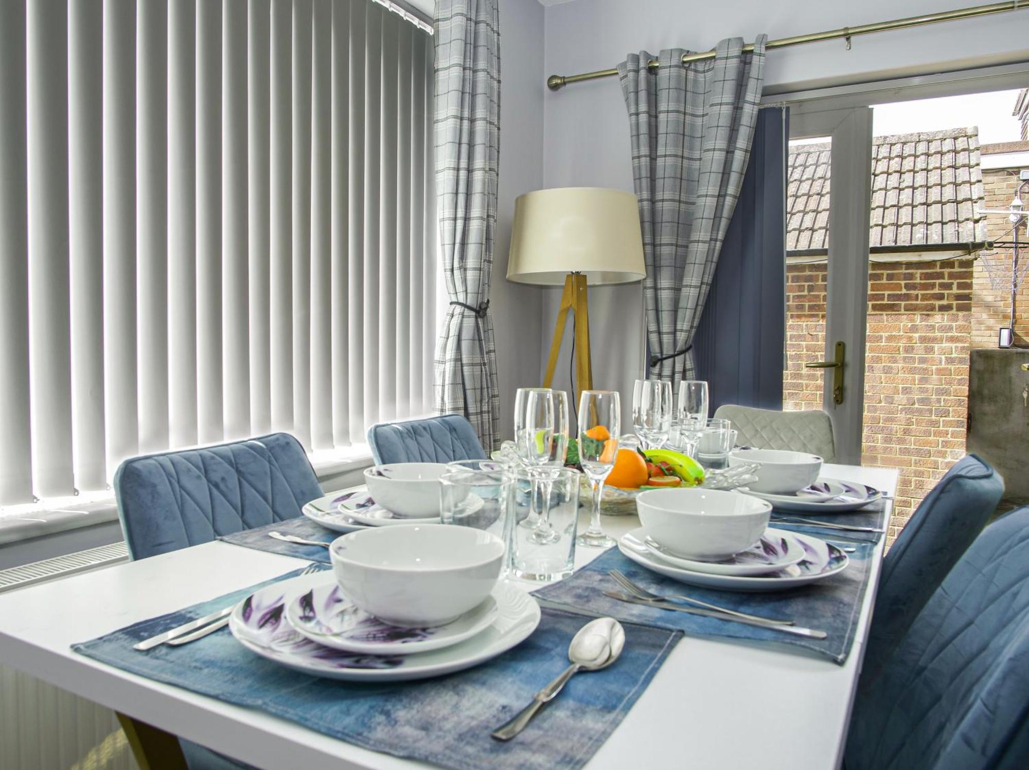Luxe 5 Bed Bungalow In Snodland, Medway, Kent Экстерьер фото