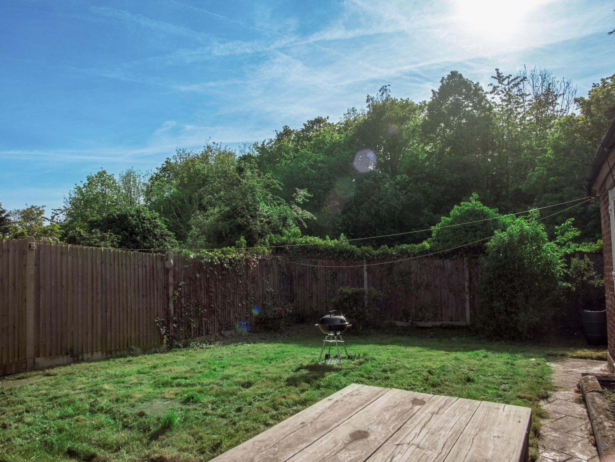 Luxe 5 Bed Bungalow In Snodland, Medway, Kent Экстерьер фото