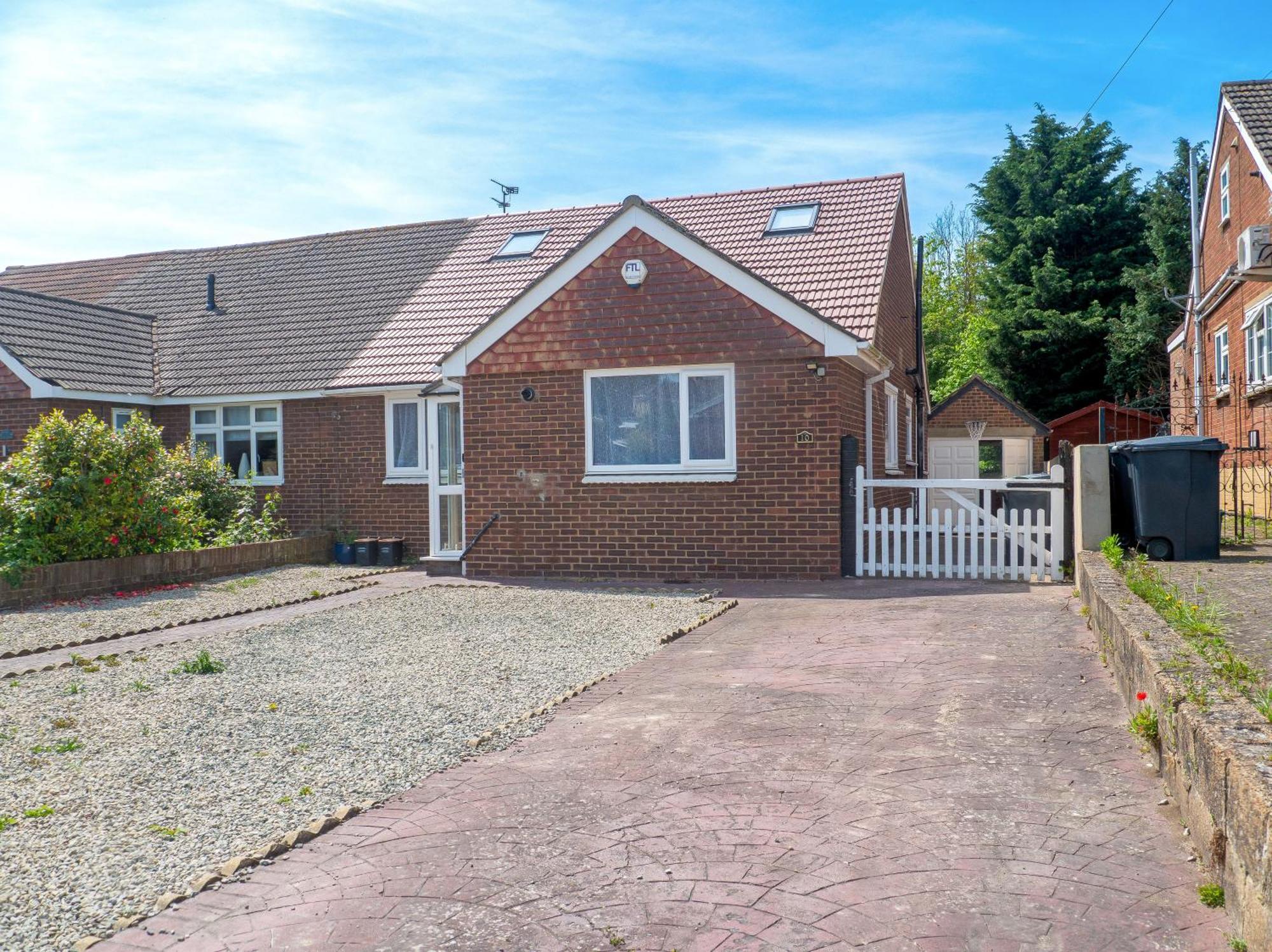 Luxe 5 Bed Bungalow In Snodland, Medway, Kent Экстерьер фото