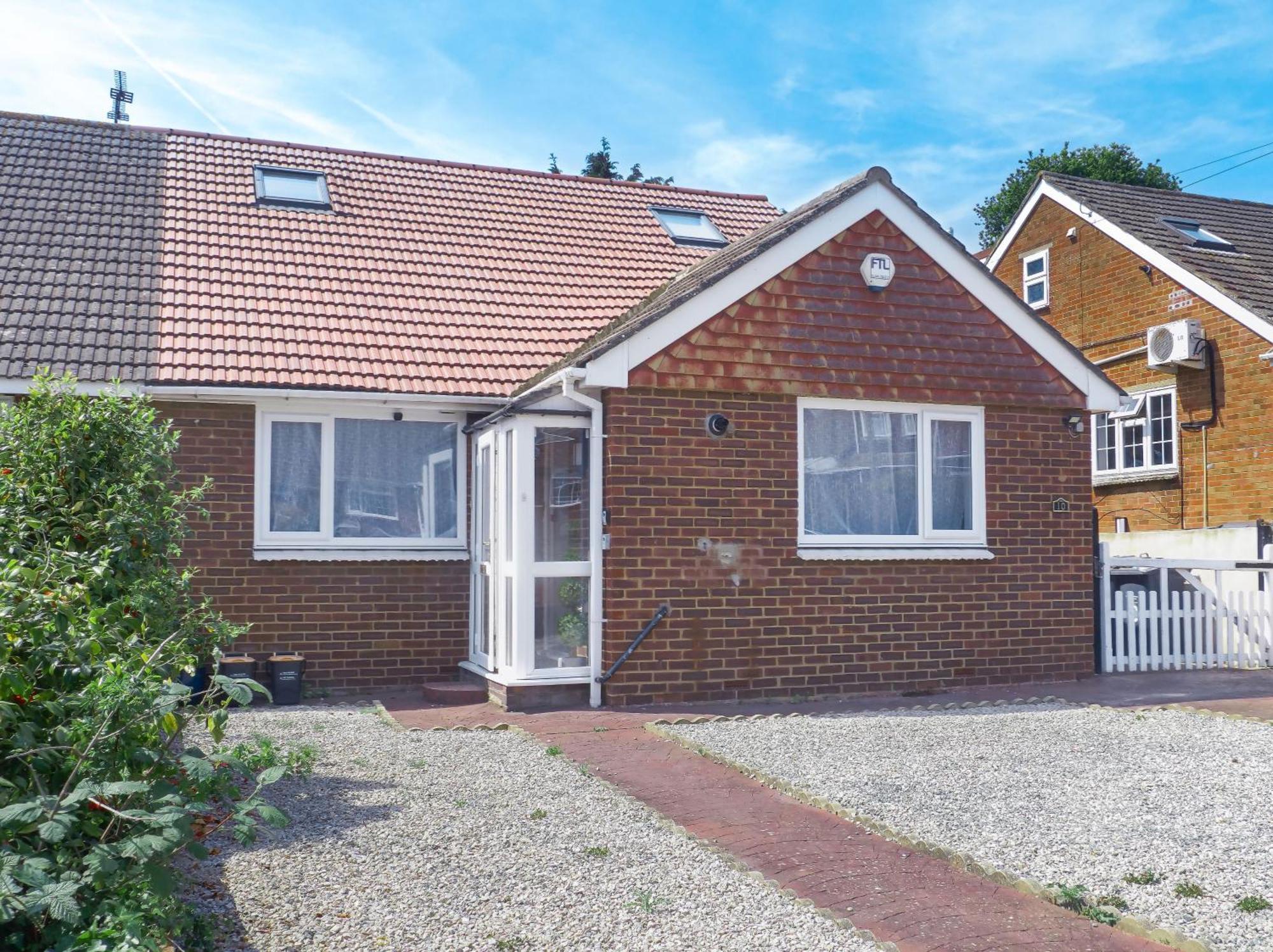 Luxe 5 Bed Bungalow In Snodland, Medway, Kent Экстерьер фото